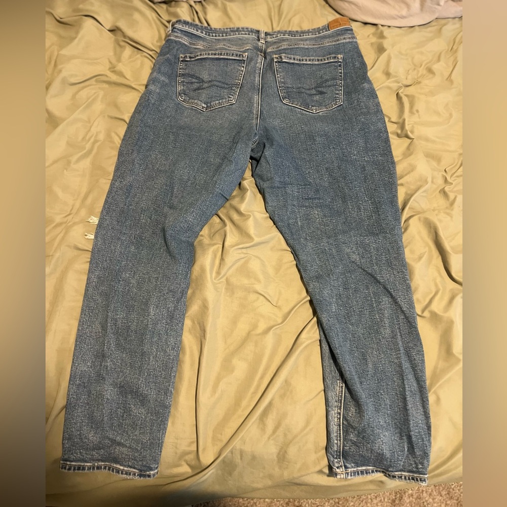American Eagle
Strigid Mom Jean
Medium wash distressed
Size 16 regular